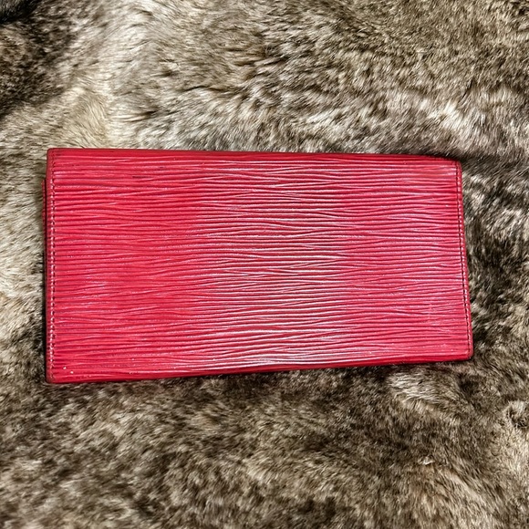 Rare Louis Vuitton Red Epi Porte Yen 3 Cartes Credit Bifold Long Wallet- Amazing - Picture 2 of 10